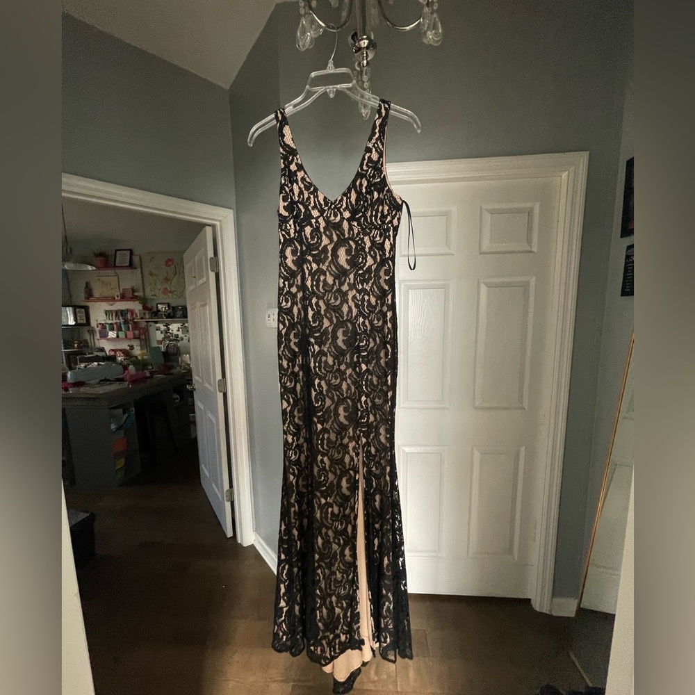 Maxi lace formal dress!